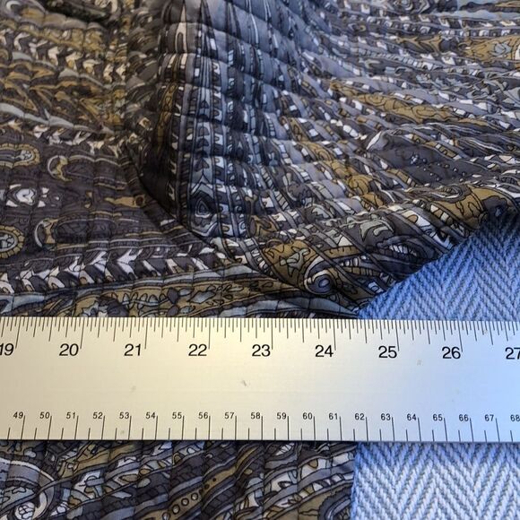 REVERSIBLE QUILTED lightweight jacket, pit to pit 24 1/2” Large Preworn - Picture 11 of 16